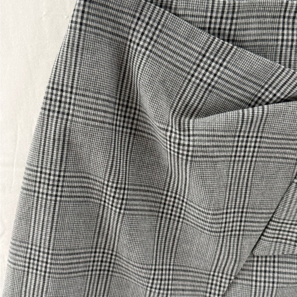 Aritzia Wilfred Dorine Wrap Front Mini Skirt Plaid Wool/Cashmere Size 0 Gray - Picture 2 of 7